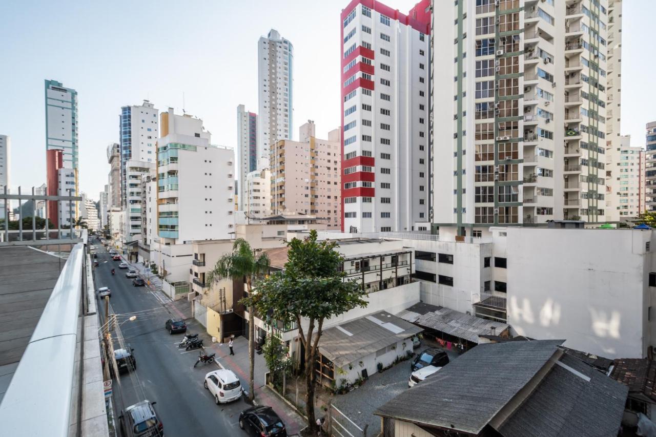 Balneário CamboriúEm Frente Ao Shopping Atlantico! Com Sacada, Garagem E Ar Condicionadoアパートメント エクステリア 写真